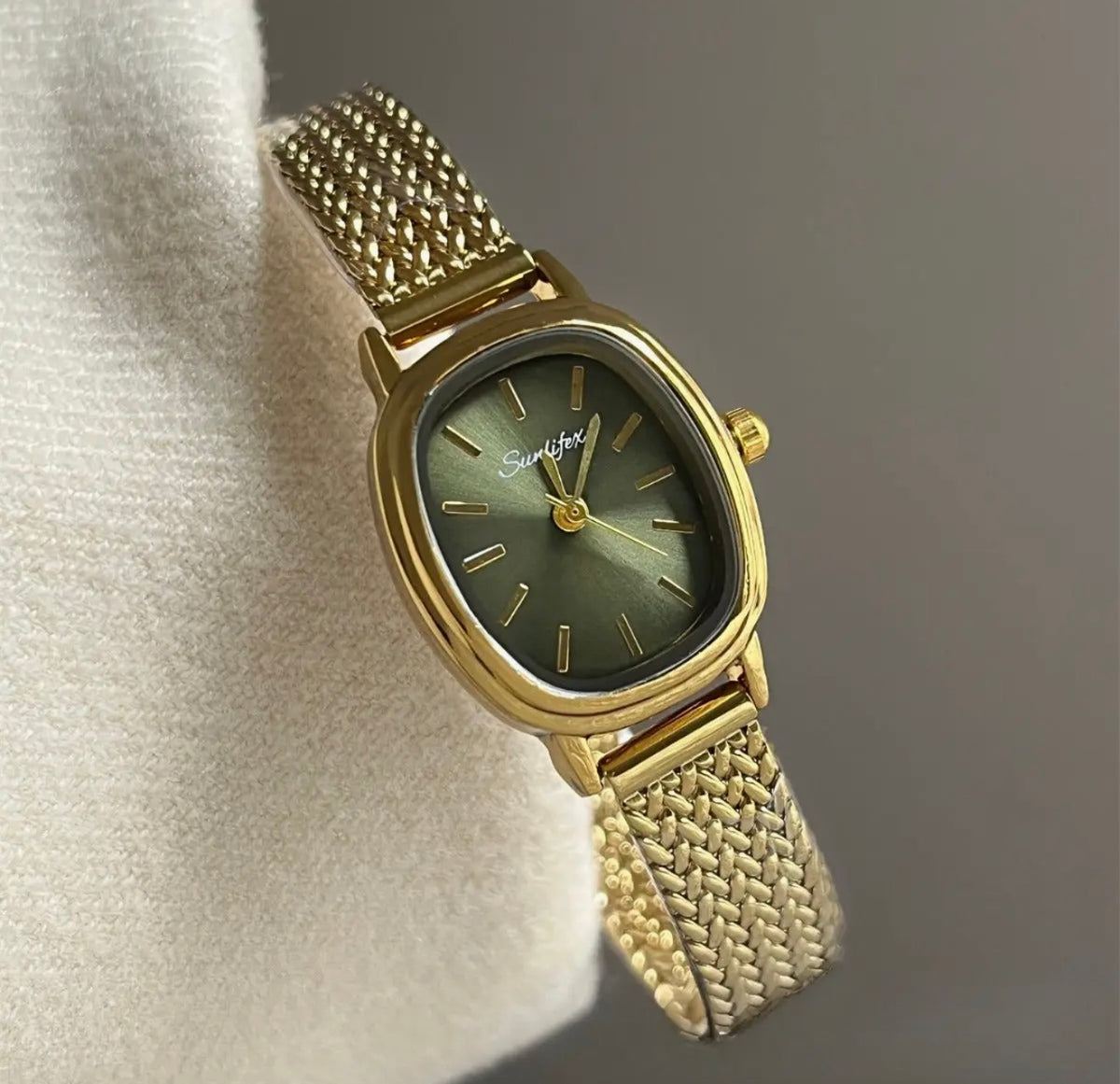 Woman’s Oval Wheat -Link Bracelet Quartz Watch