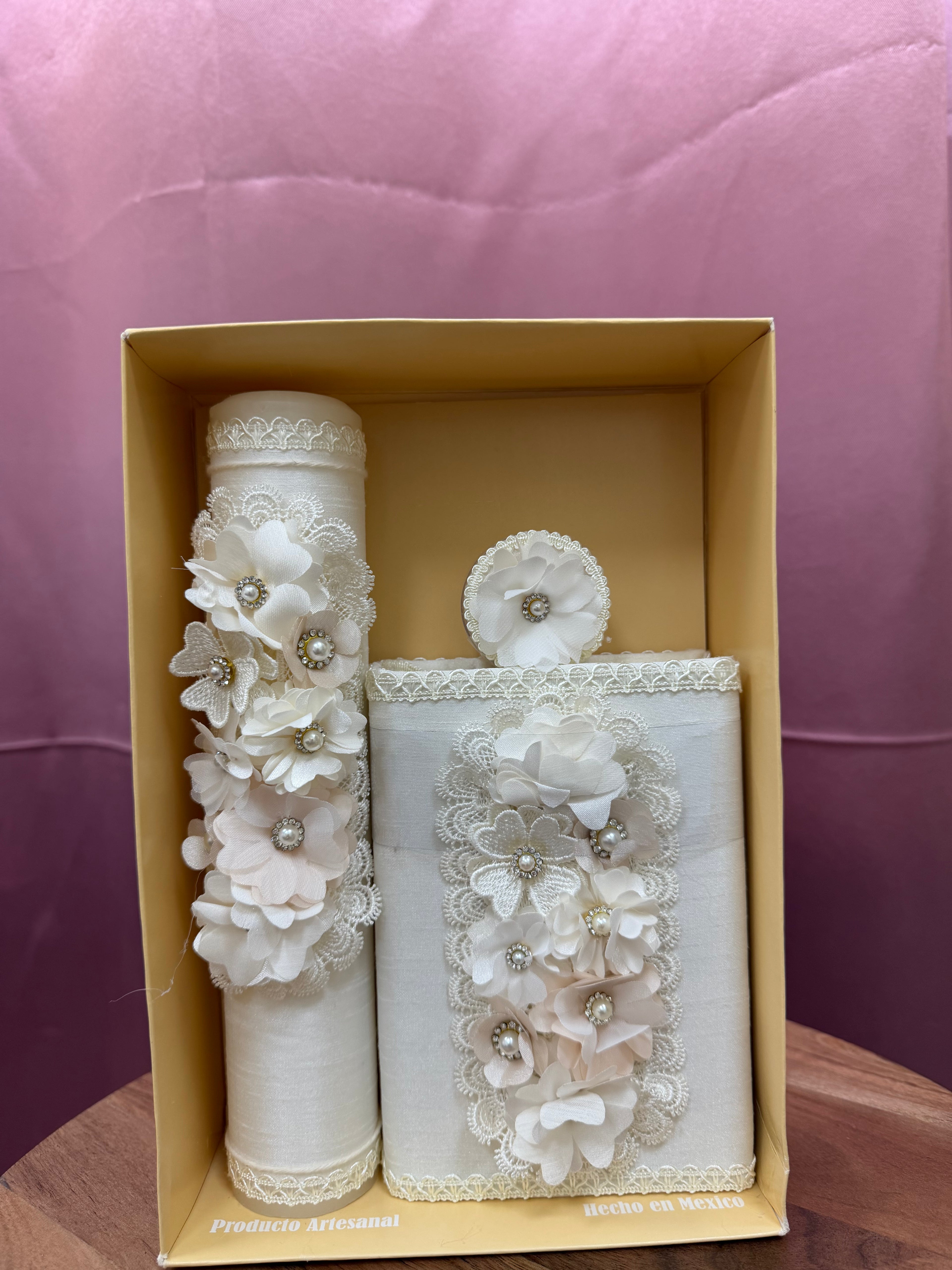 1736 Ivory Floral